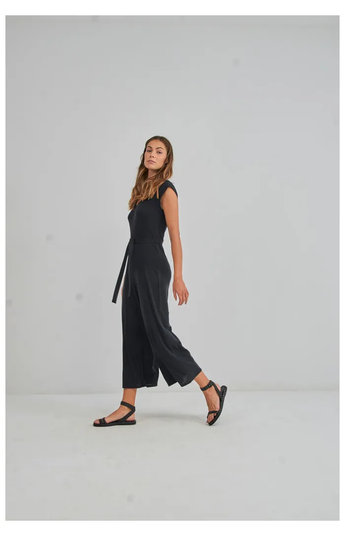 Zwarte jumpsuit met V-hals | Surkana sleeveless jumpsuit with v-neckline black